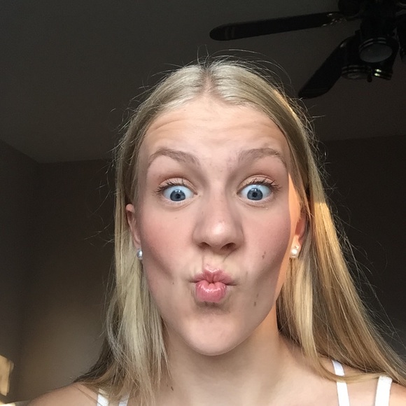 Meet your Posher, Ellen - Picture 1 of 1